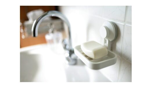 シンプルな暮らしのためのアイテム削減術。掃除用洗剤を減らし、顔・身体・手は「石鹸」に一本化。
